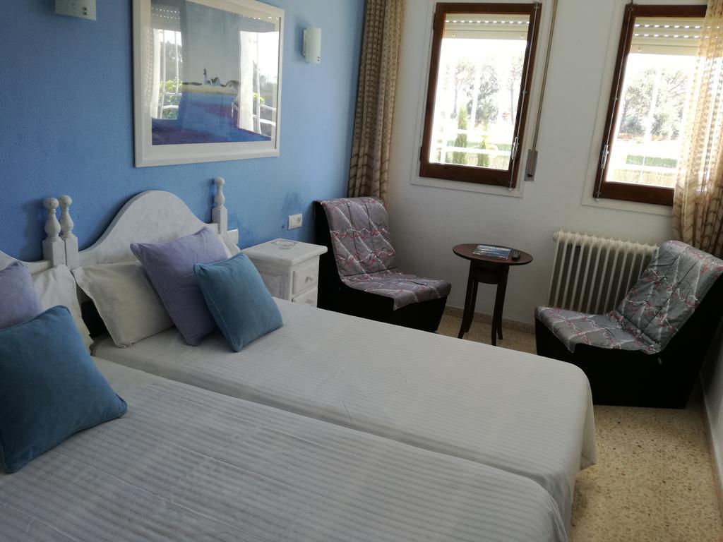 Hostal Los Pinares 료렛 드 마르 외부 사진