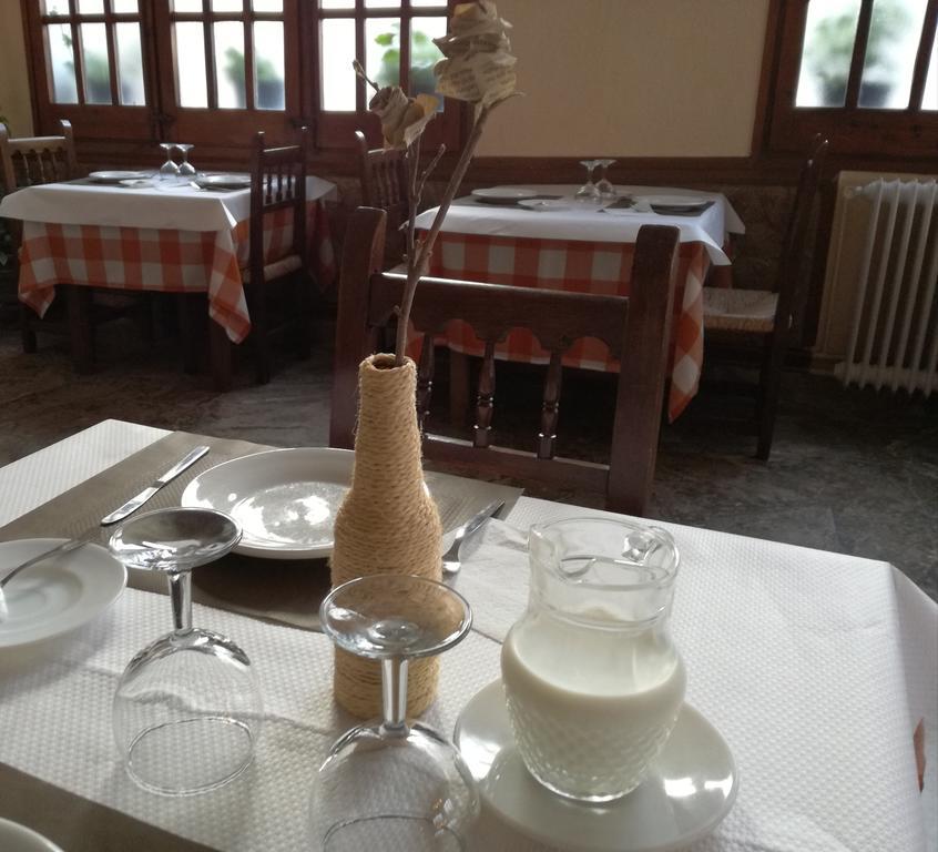 Hostal Los Pinares 료렛 드 마르 외부 사진